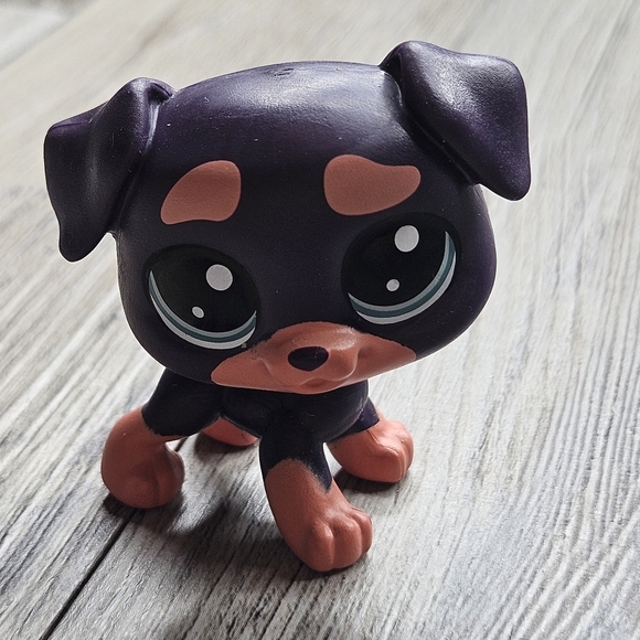 Littlest Pet Shop LPS Dark Tan Purple Thirty Rottweiler Dog Green Eyes - Picture 1 of 6